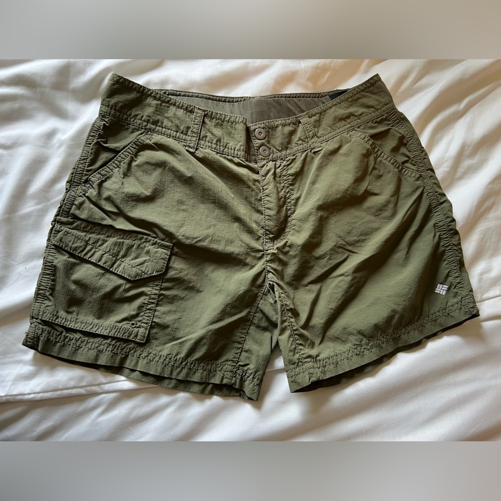 Columbia PFG Omni-Shade Shorts Women’s Size 4  Green Fishing Hiking Gear